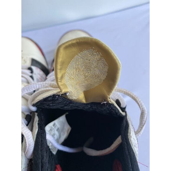 Athletic_Shoes